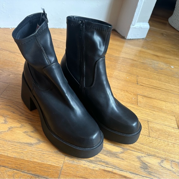 NEW Madden Girl Grace Platform Chelsea Boots | Square Toe Block Heel Boots - Picture 2 of 7